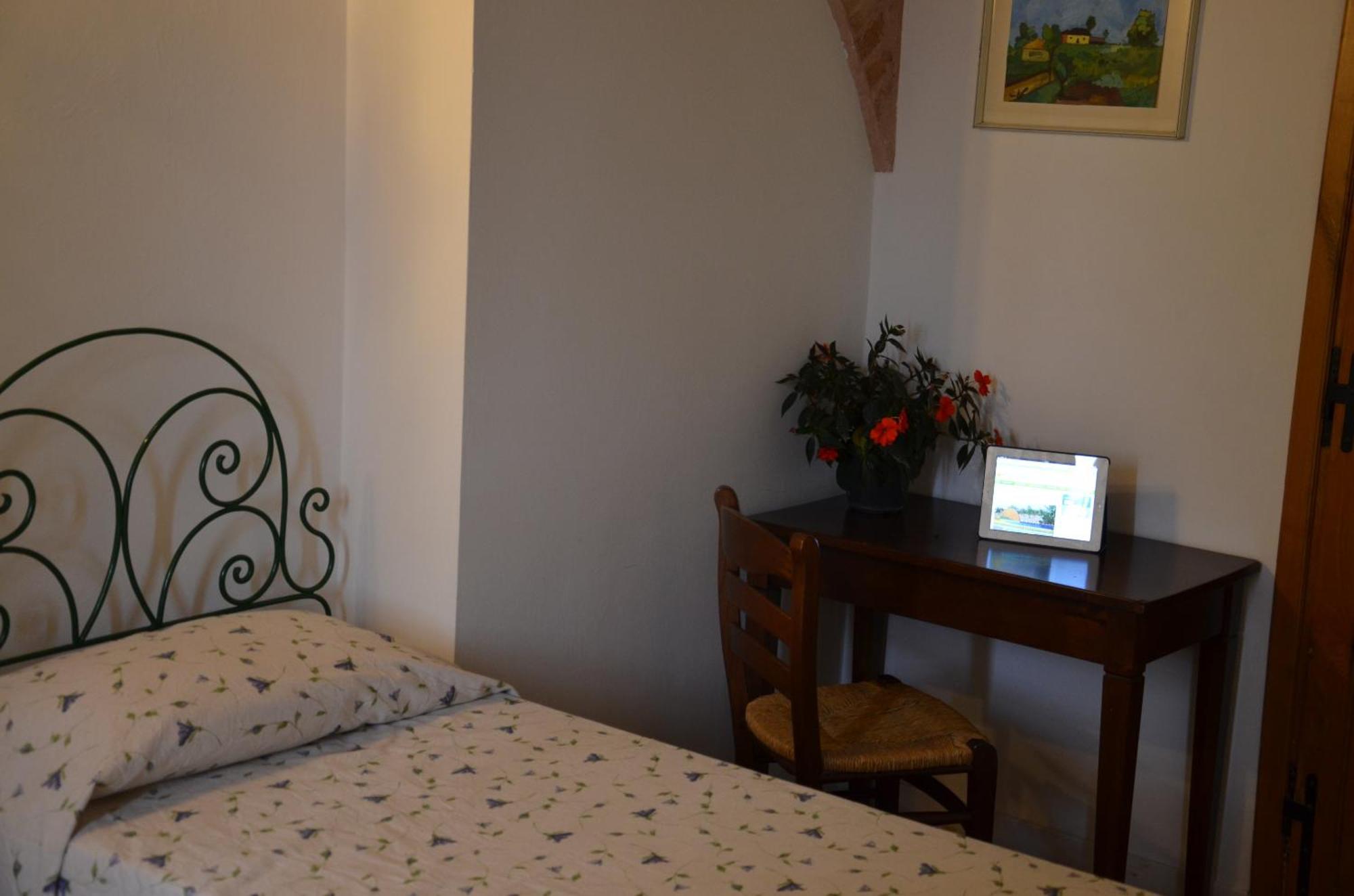 Borgo Piazza Bed and Breakfast Καταντζάρο Δωμάτιο φωτογραφία