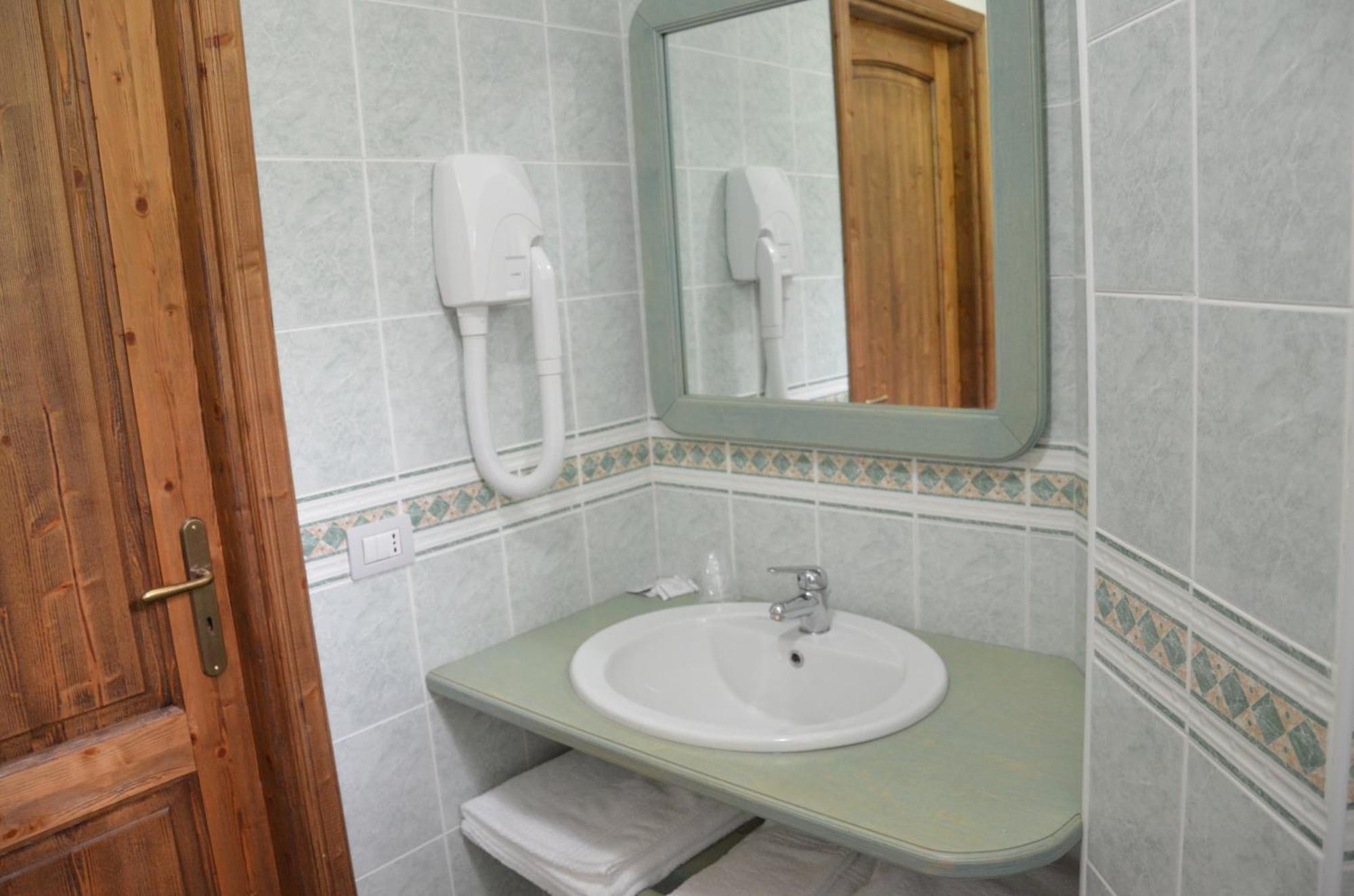 Borgo Piazza Bed and Breakfast Καταντζάρο Δωμάτιο φωτογραφία