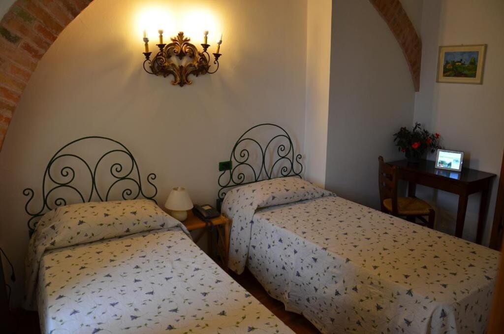 Borgo Piazza Bed and Breakfast Καταντζάρο Δωμάτιο φωτογραφία